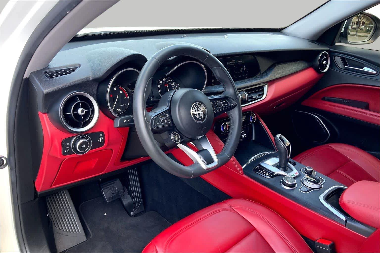 Used 2020 Alfa Romeo Stelvio RWD image 18