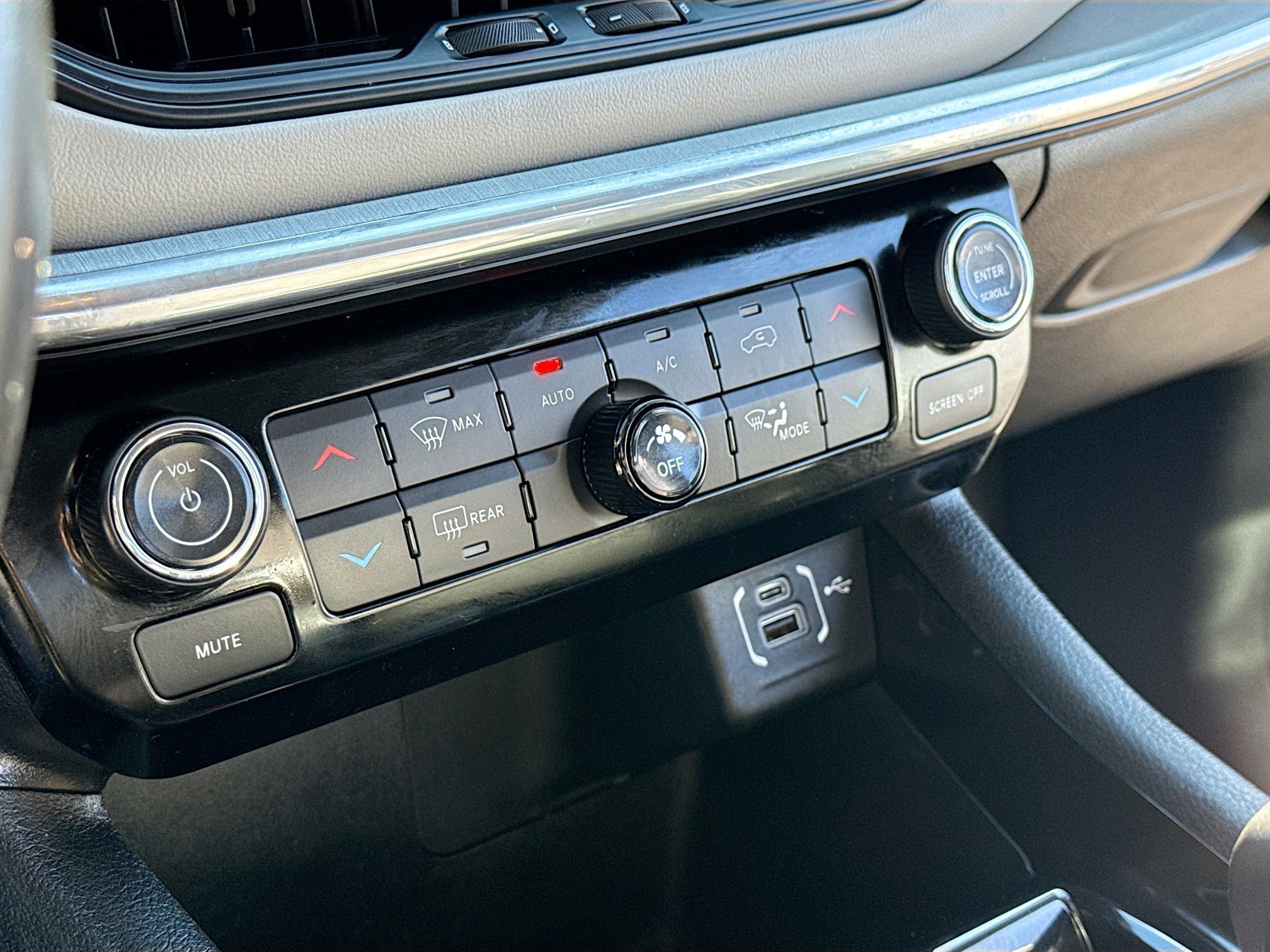 Used 2022 Jeep Compass Limited image 11