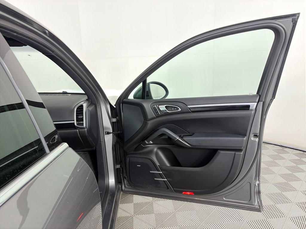 Used 2013 Porsche Cayenne image 29