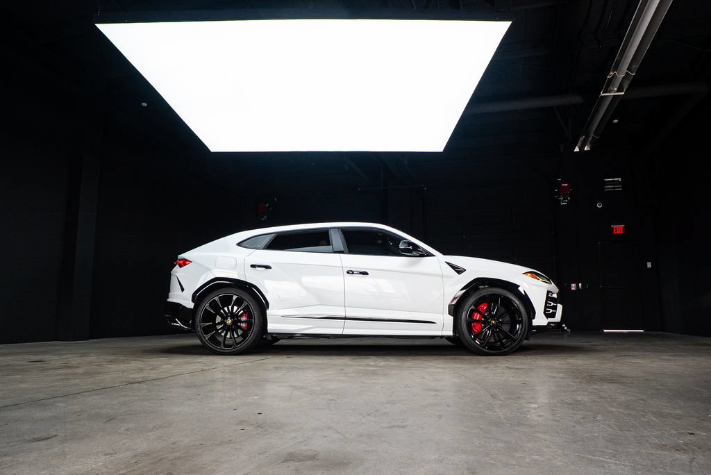 Used 2022 Lamborghini Urus AWD/4WD image 10