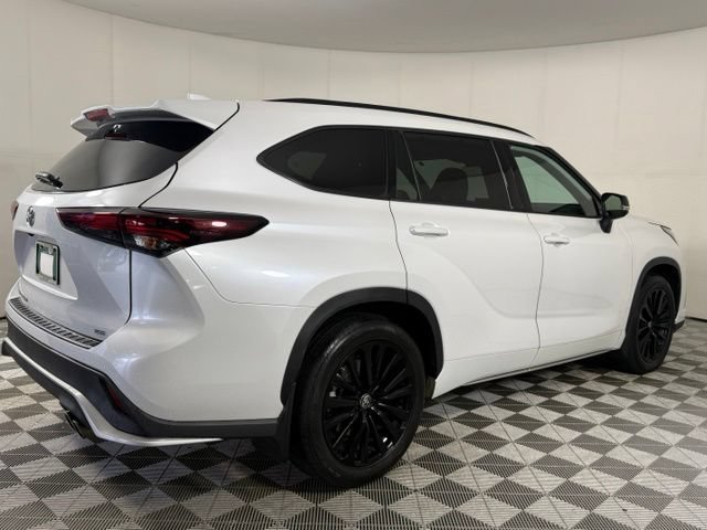 Used 2024 Toyota Highlander XSE FWD image 8