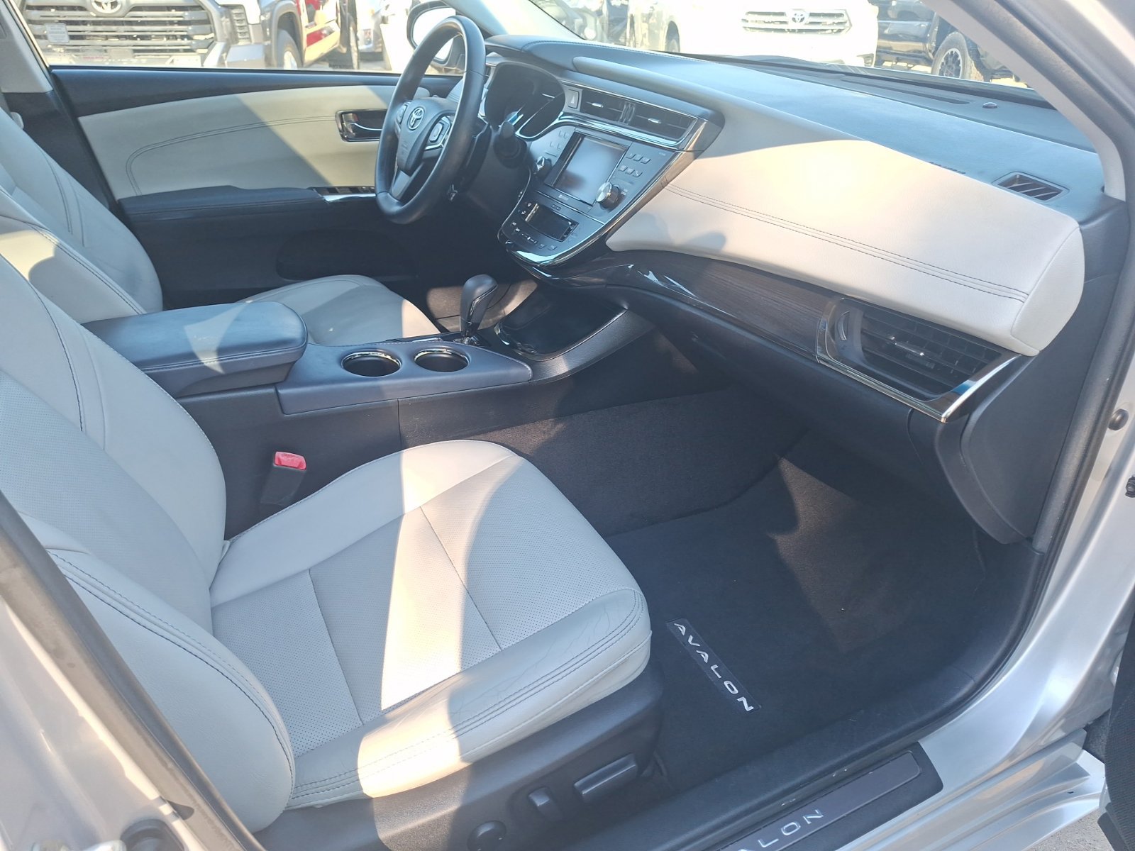 Used 2014 Toyota Avalon Limited FWD image 34