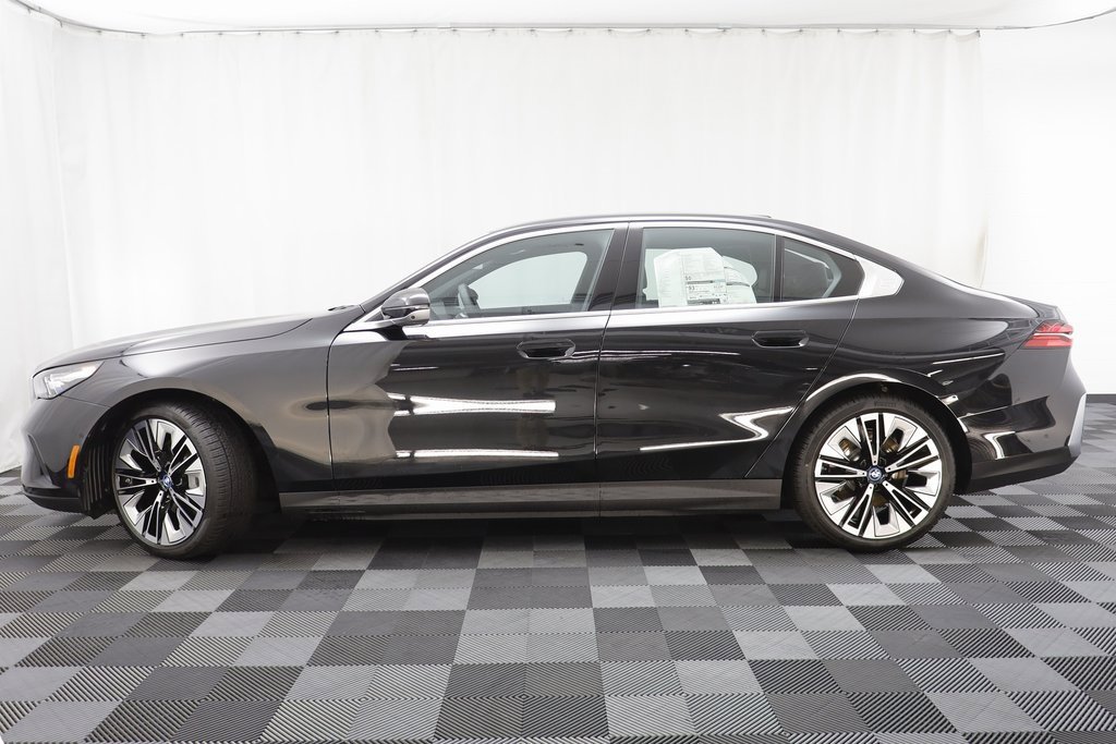 New 2025 BMW i5 xDrive40 w/ Premium Package image 5