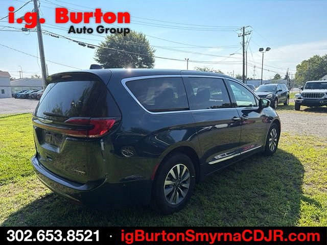 Used 2023 Chrysler Pacifica Limited FWD image 5