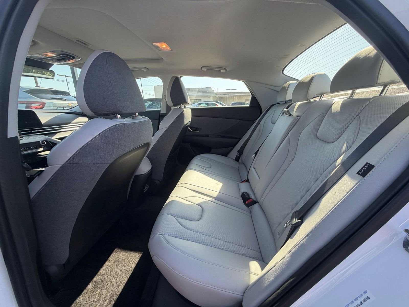 Used 2025 Hyundai Elantra Limited image 25