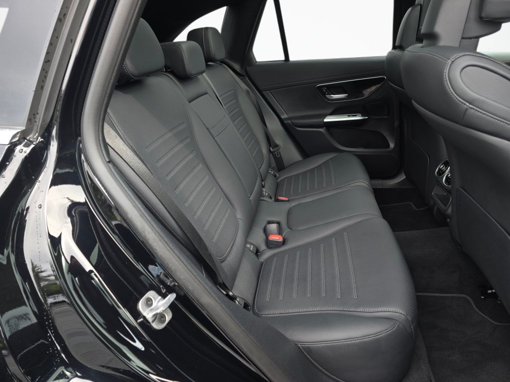 Used 2026 Mercedes-Benz GLC 300 4MATIC image 23
