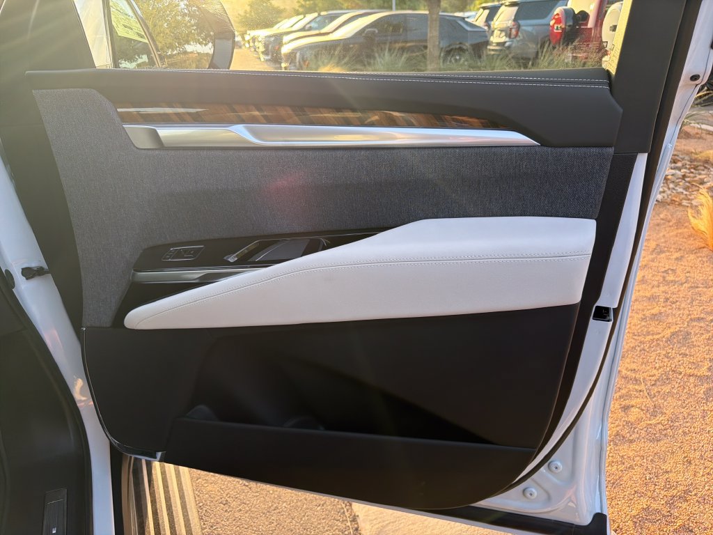 New 2026 Cadillac Escalade ESV Platinum Luxury w/ LPO, Floor Liner Package AWD/4WD image 36