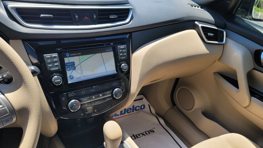 Used 2015 Nissan Rogue SV w/ SV Premium Package FWD image 21