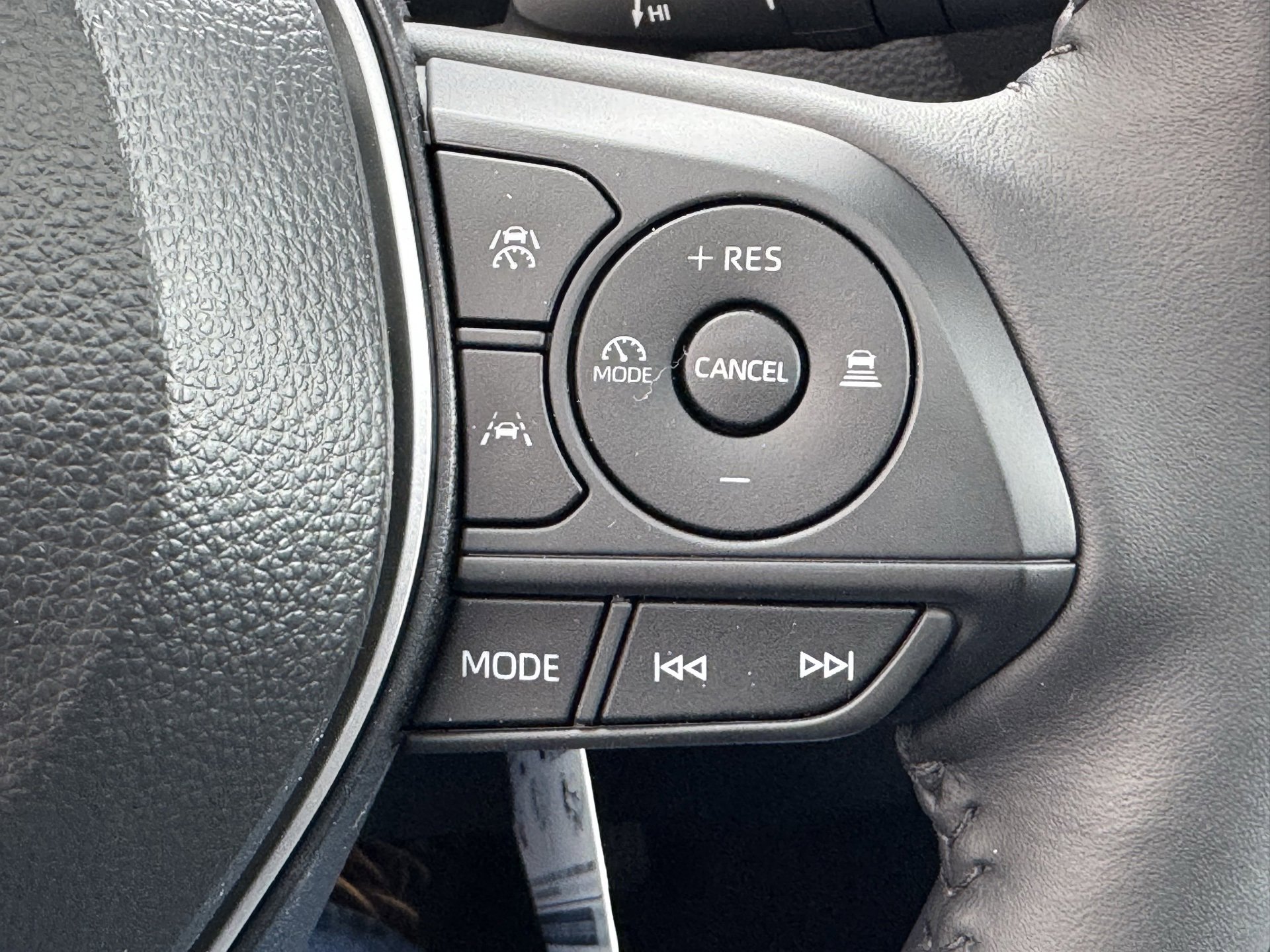 Used 2026 Toyota Corolla Cross LE image 24