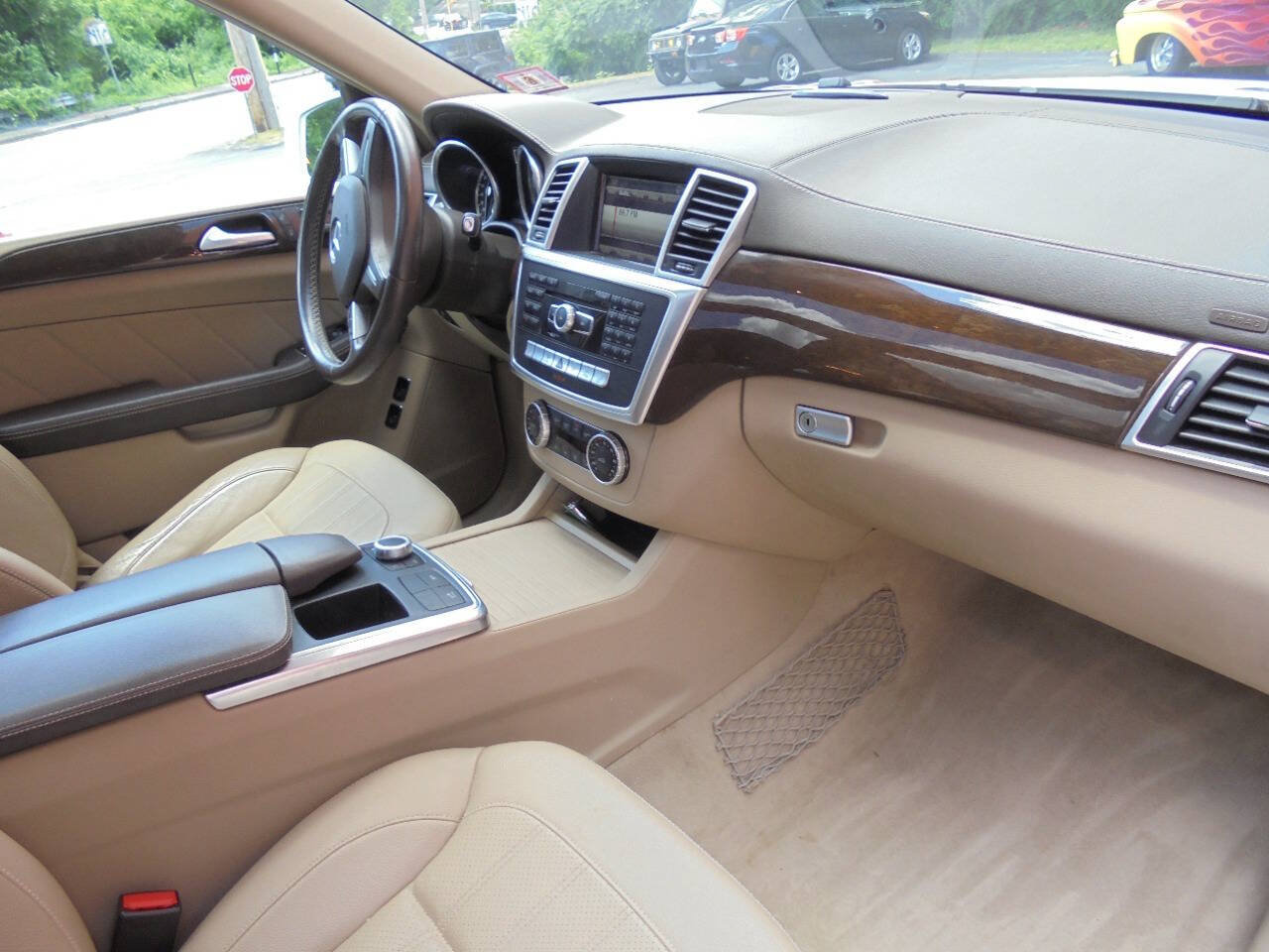 Used 2015 Mercedes-Benz GL 450 4MATIC w/ Lighting Package image 8
