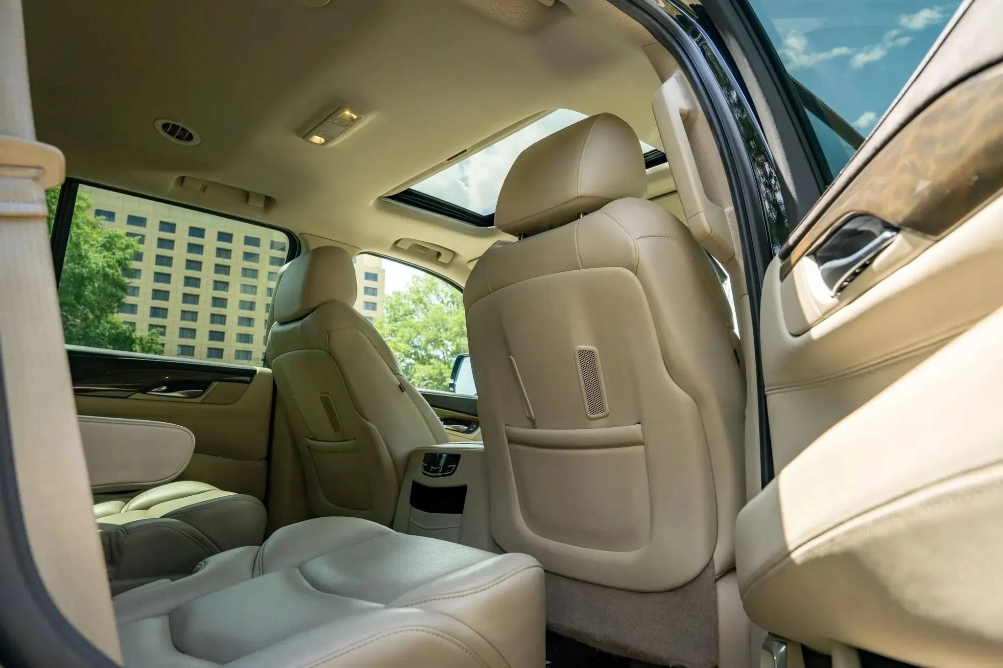 Used 2020 Cadillac Escalade Luxury RWD image 17