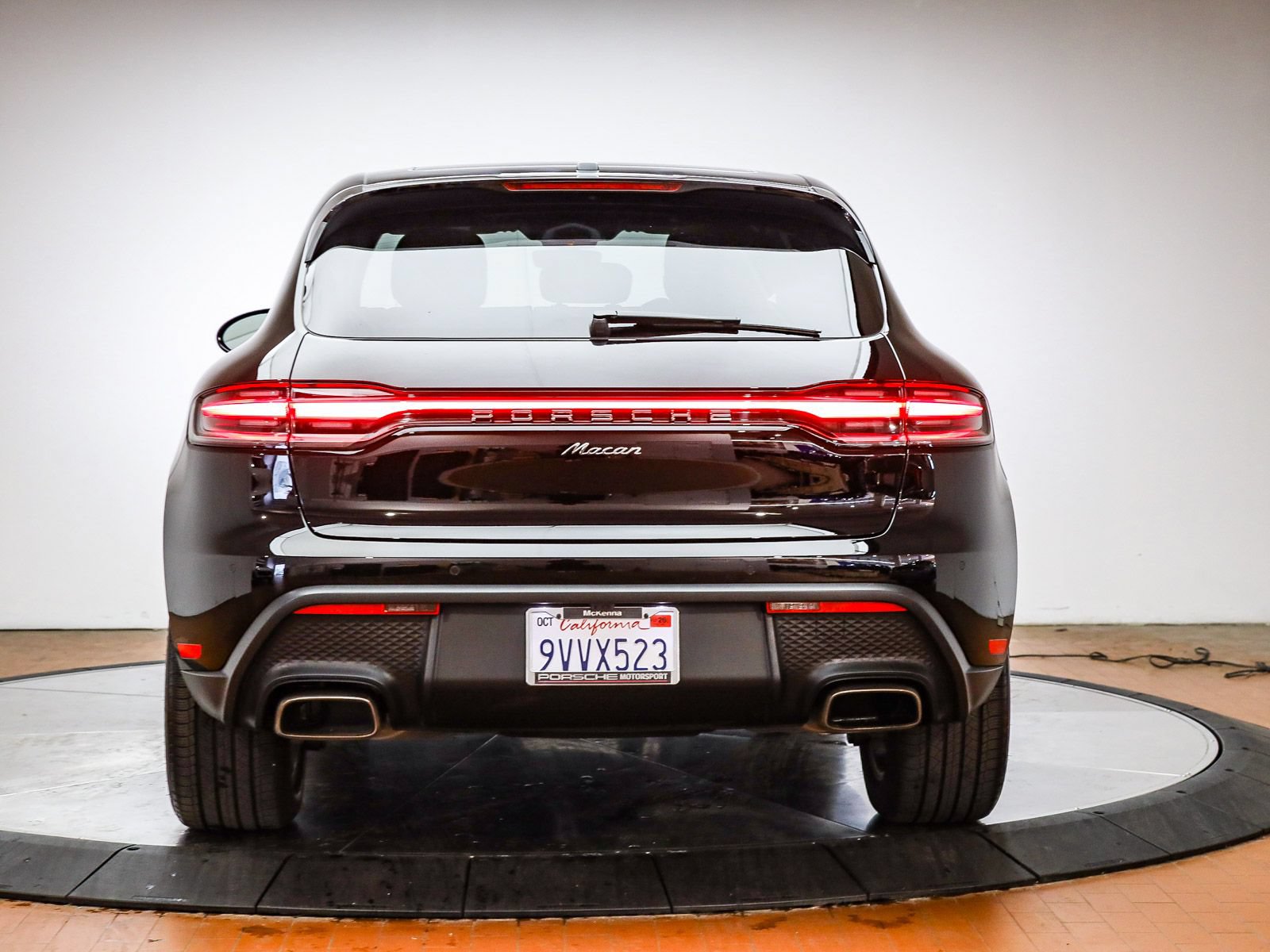 Certified 2026 Porsche Macan AWD/4WD image 7