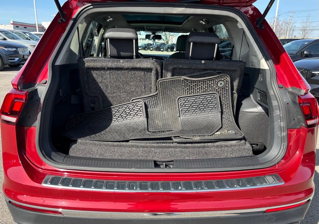 Used 2020 Volkswagen Tiguan SE w/ Panoramic Sunroof Package image 26