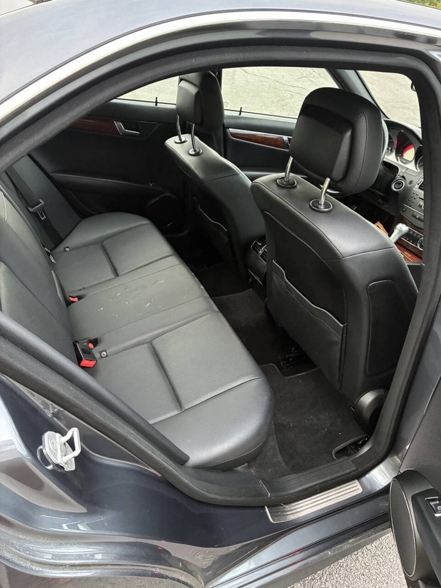 Used 2011 Mercedes-Benz C 300 4MATIC Sedan image 12
