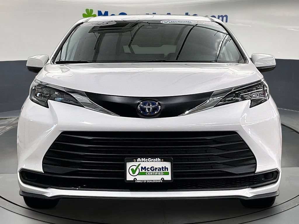 Used 2025 Toyota Sienna LE FWD image 5