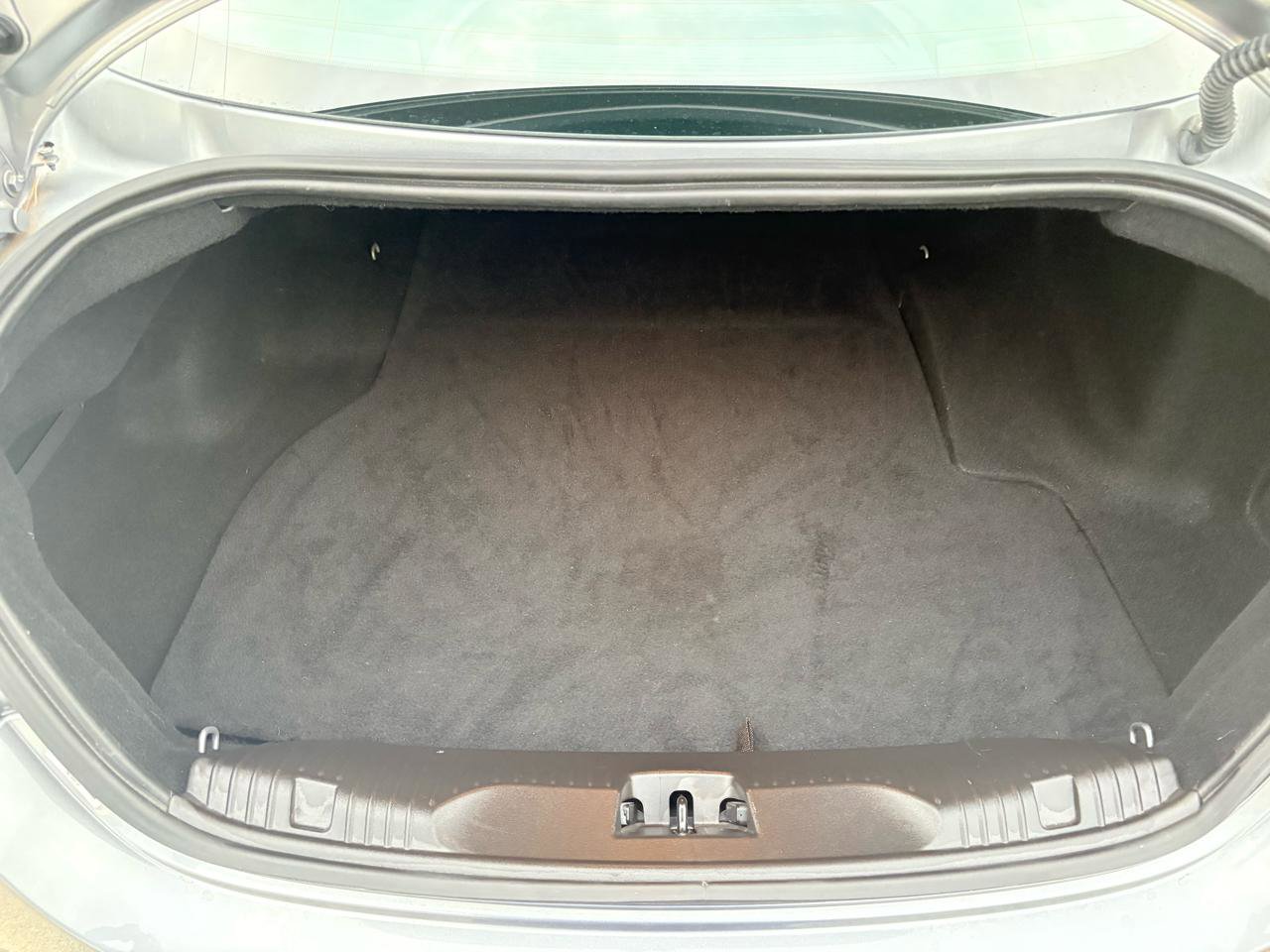 Used 2015 Jaguar XF Premium image 36