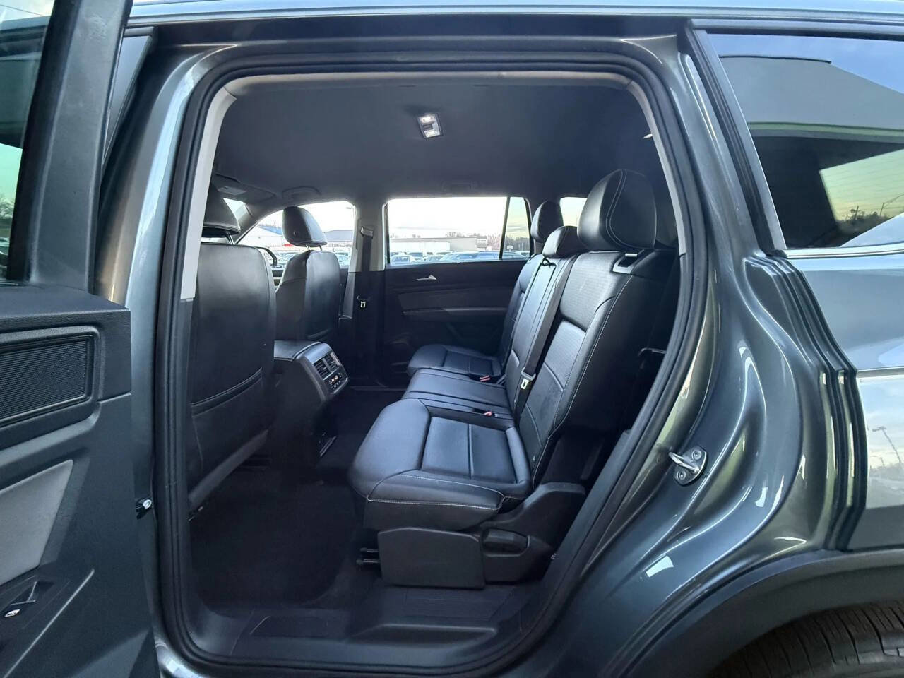 Used 2023 Volkswagen Atlas SE image 14