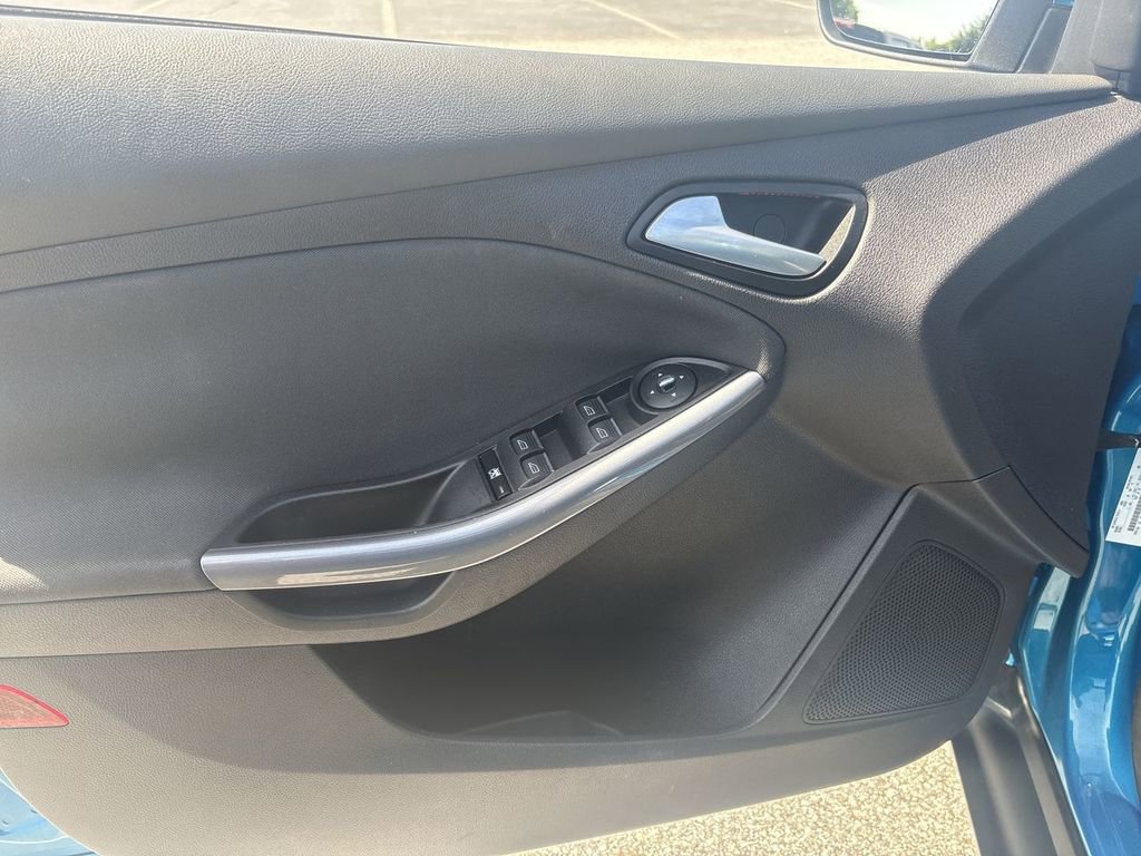 Used 2014 Ford Focus Titanium FWD image 21