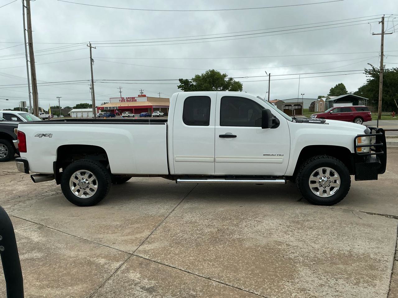 Used 2011 Chevrolet Silverado 2500 LT w/ Interior Plus Package AWD/4WD image 5