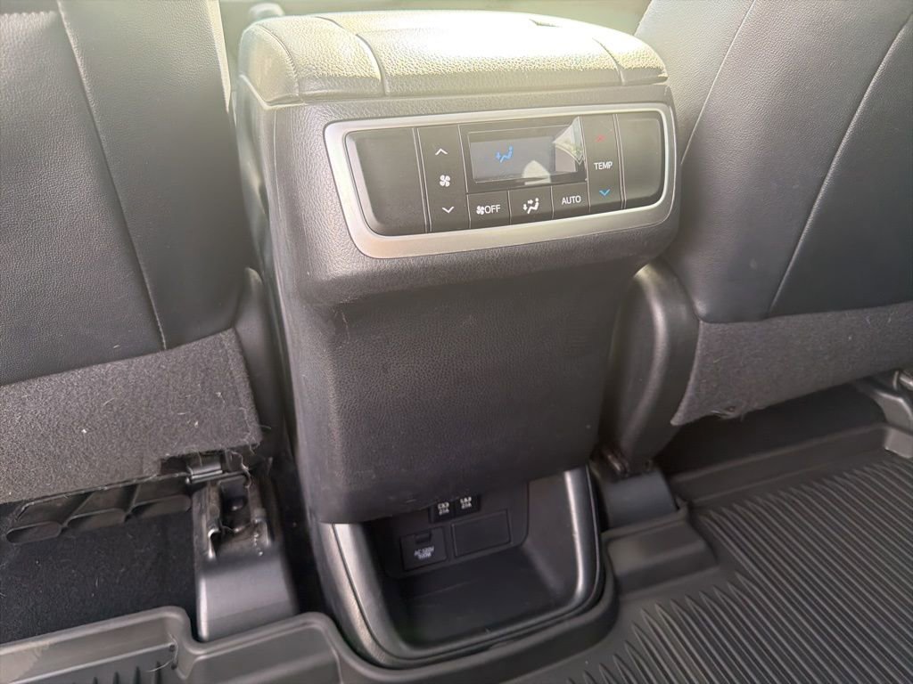 Used 2019 Toyota Highlander XLE AWD/4WD image 37
