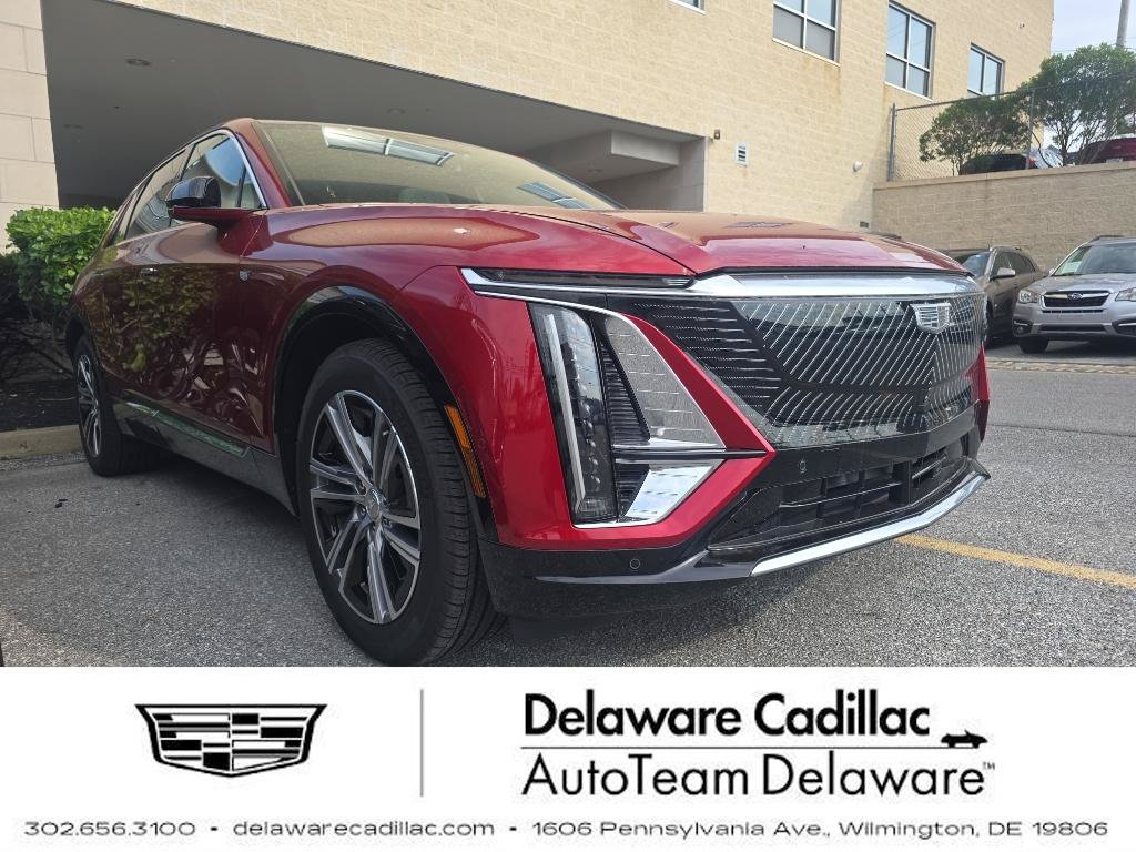 Certified 2024 Cadillac Lyriq Luxury AWD/4WD image 1