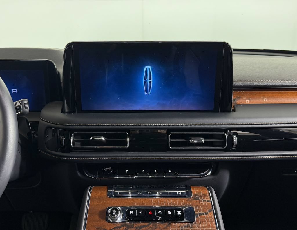 Used 2025 Lincoln Aviator Black Label w/ Jet Appearance Package AWD/4WD image 13