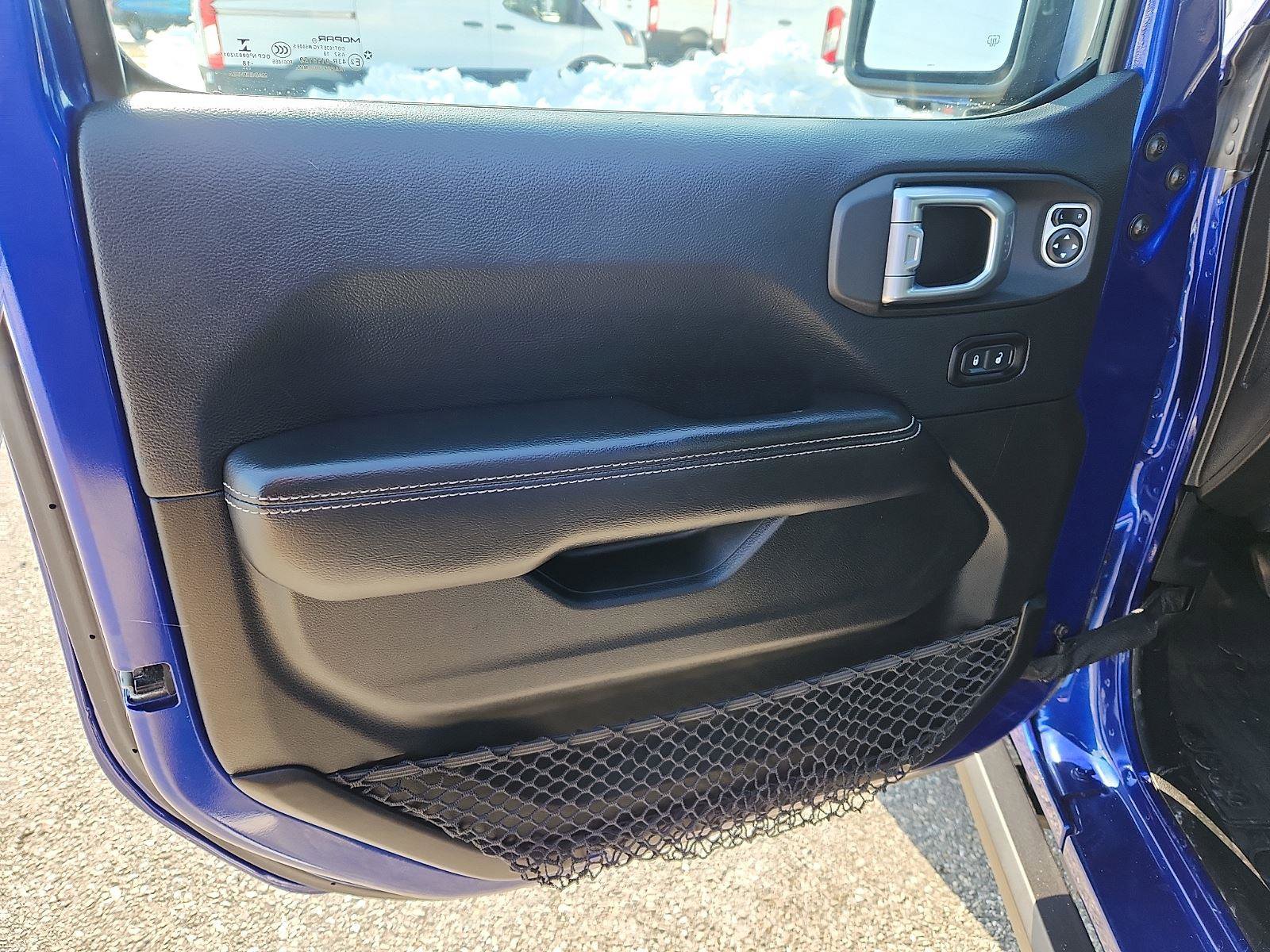 Used 2018 Jeep Wrangler Unlimited Sahara image 12