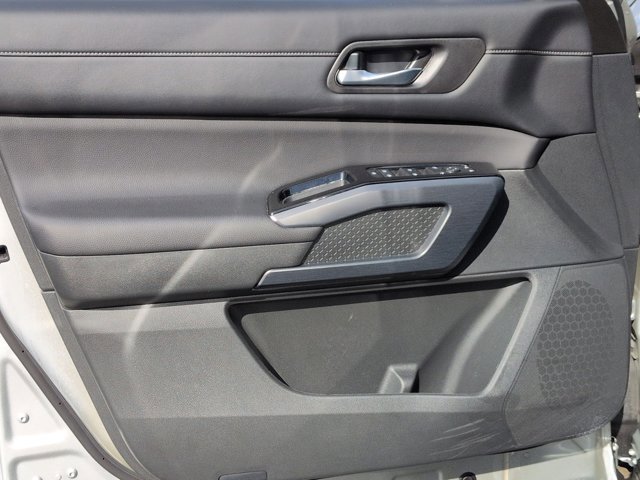 Certified 2025 Nissan Pathfinder SL image 12
