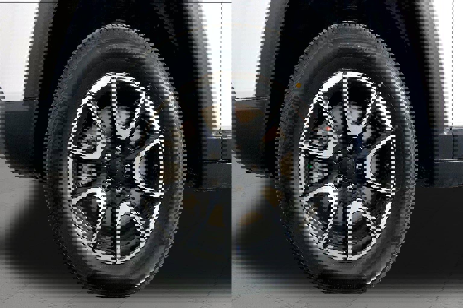 Used 2024 Jeep Compass Trailhawk image 9