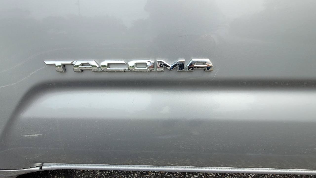 Used 2020 Toyota Tacoma SR5 AWD/4WD image 17