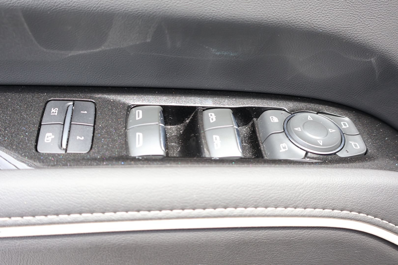 Certified 2022 Cadillac Escalade Luxury RWD image 10