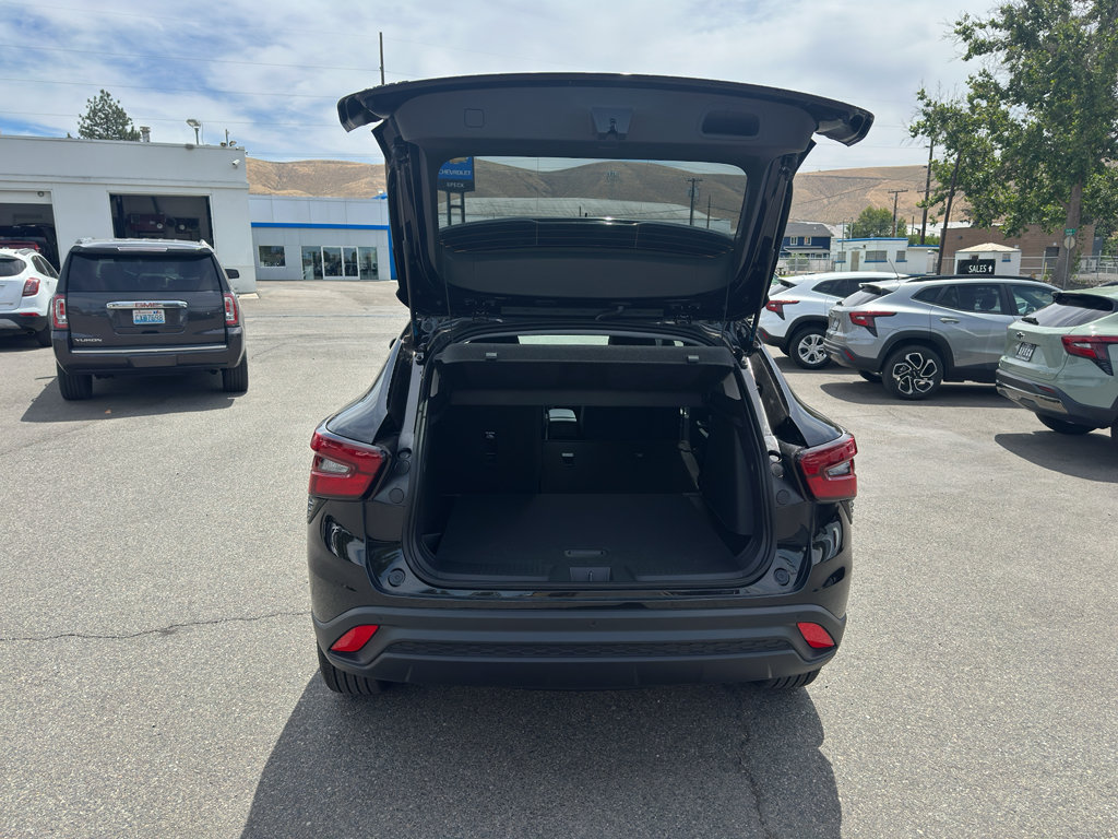 New 2026 Chevrolet Trax LT w/ Driver Confidence Package FWD image 27