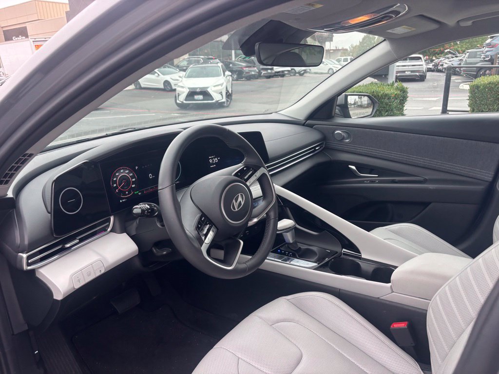 Certified 2026 Hyundai Elantra Limited FWD image 5