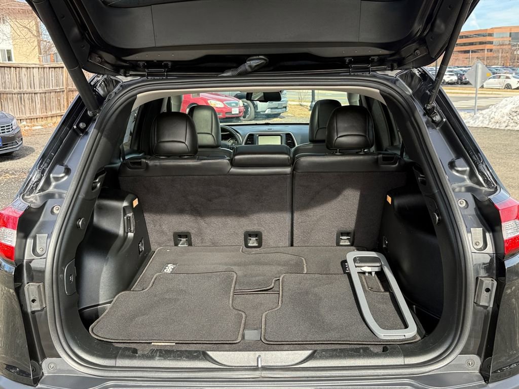 Used 2018 Jeep Cherokee Limited w/ Technology Group image 26