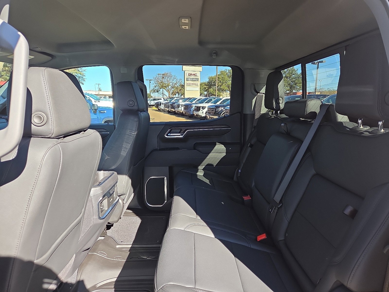 New 2026 GMC Sierra 1500 SLT image 9