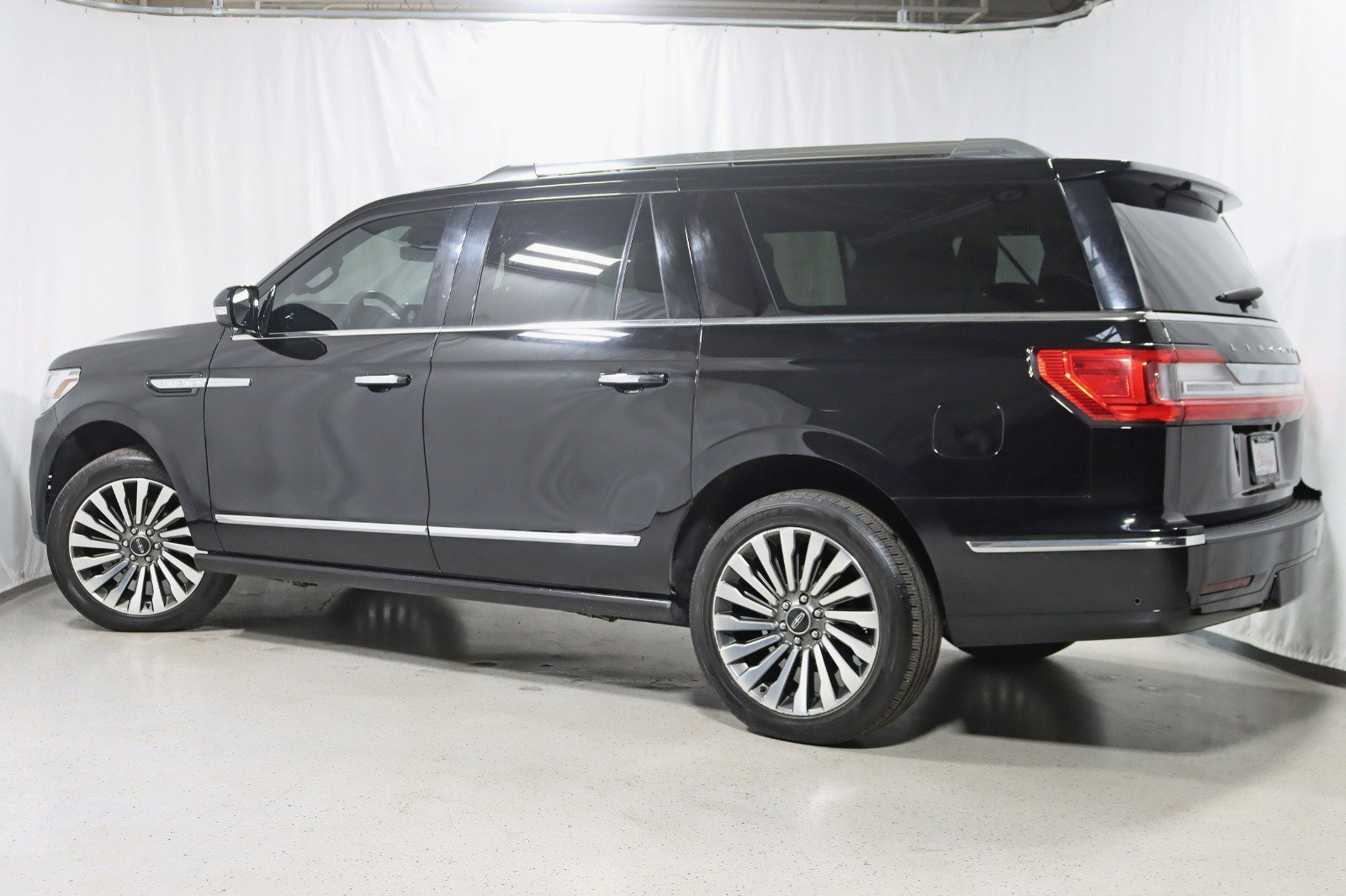 Used 2018 Lincoln Navigator L Reserve w/ Technology Package AWD/4WD image 10