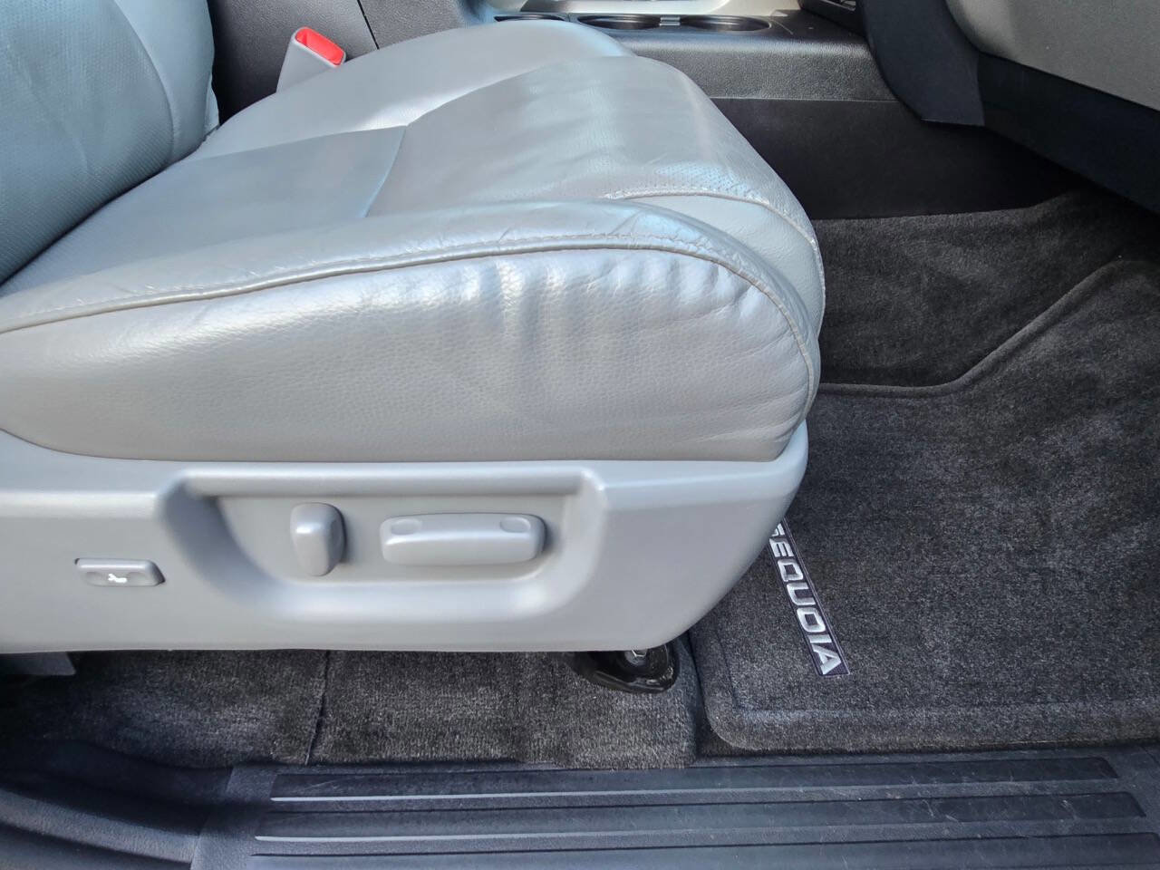 Used 2016 Toyota Sequoia Platinum image 36