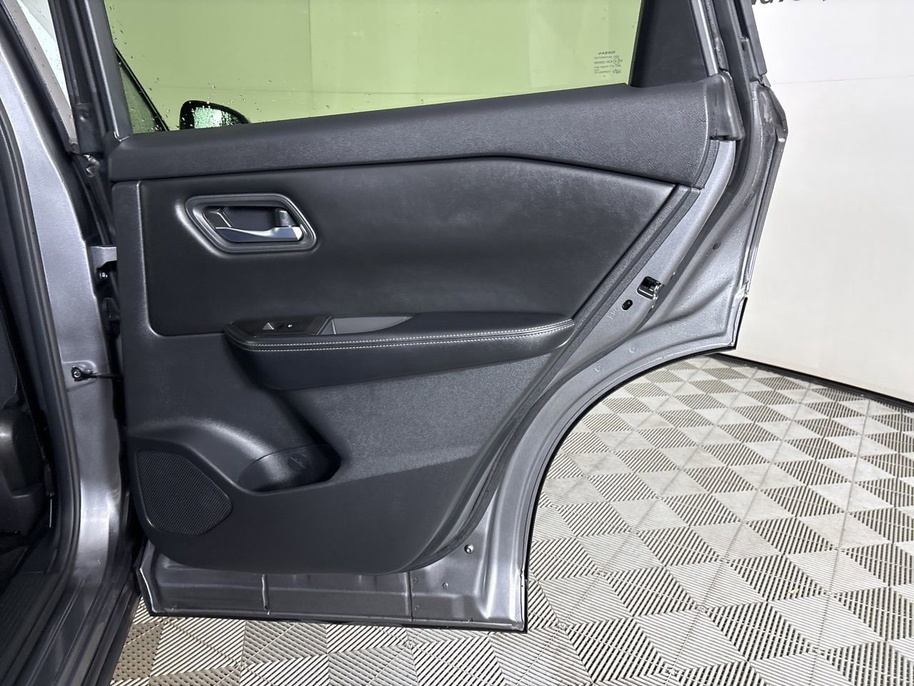 Used 2025 Nissan Rogue SV image 23
