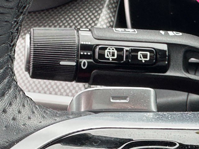 Used 2024 Mercedes-Benz GLC 300 4MATIC image 23