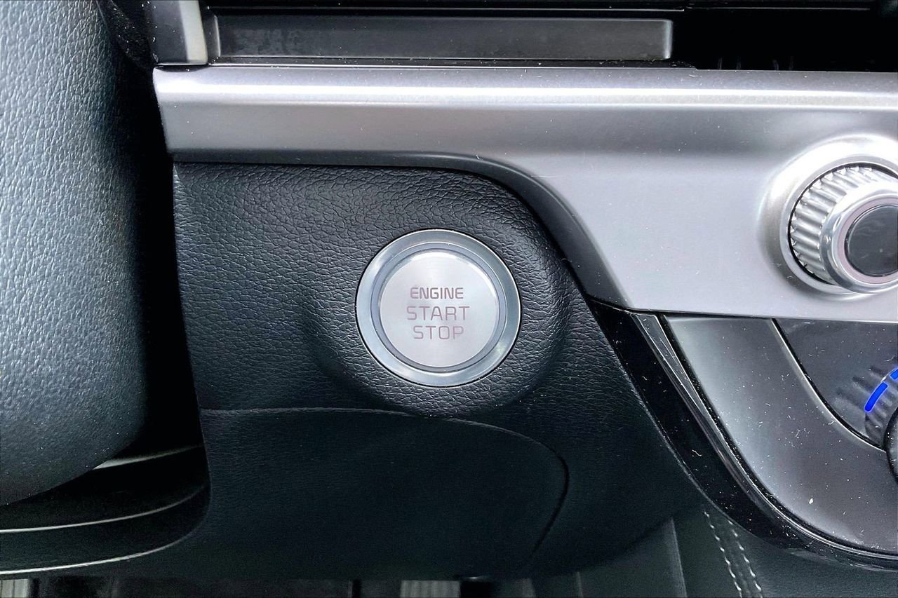 Used 2025 Kia Telluride EX w/ EX Captain's Chair Package FWD image 30