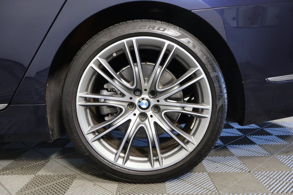 Used 2020 BMW 740i w/ Premium Package image 16