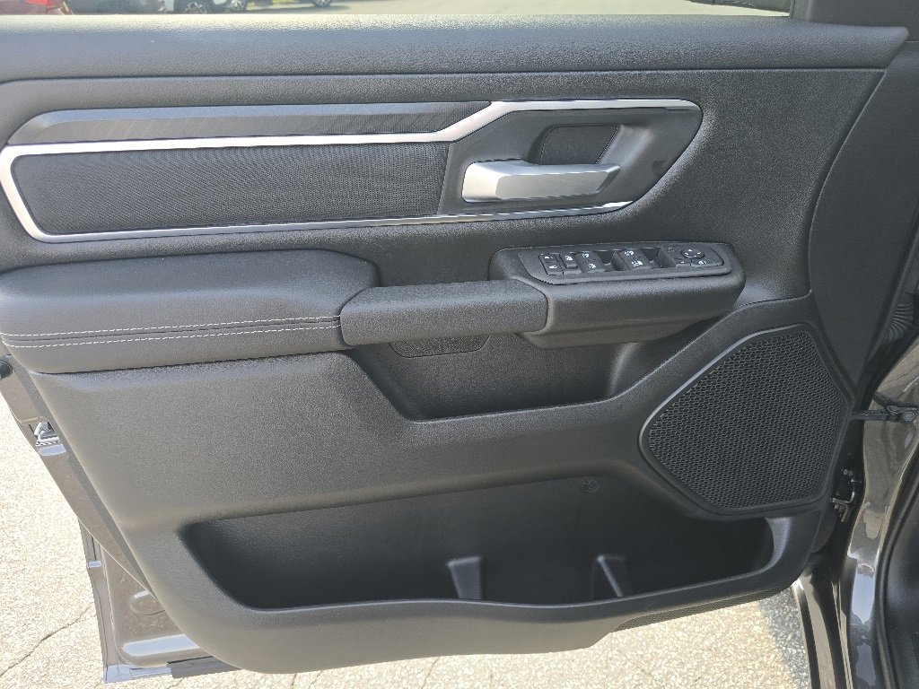 New 2026 RAM 1500 4x4 Crew Cab image 8