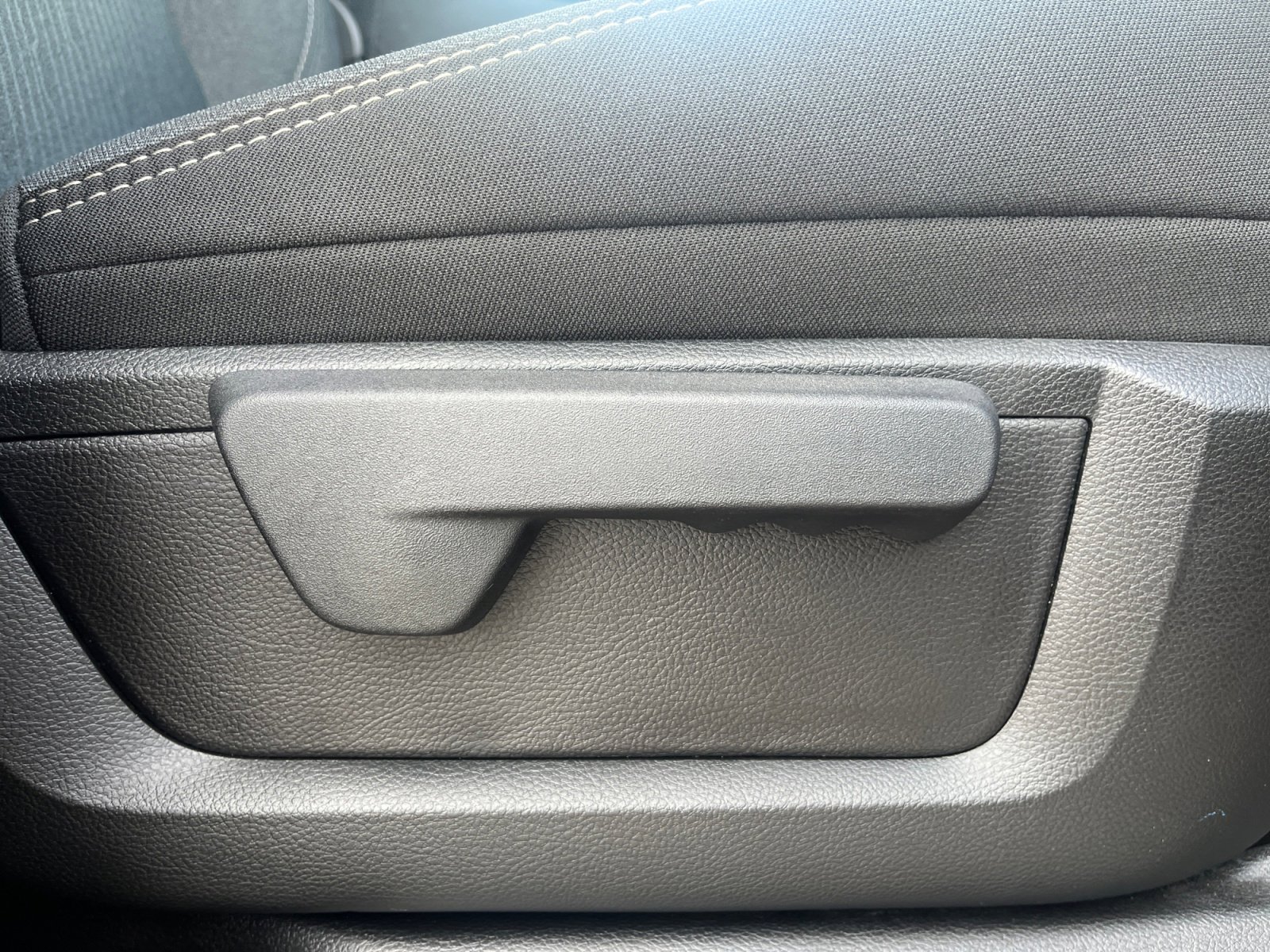 Used 2024 RAM 2500 Big Horn w/ Sport Appearance Package image 29