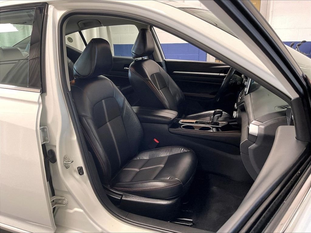 Used 2024 Nissan Altima 2.5 SR FWD image 11