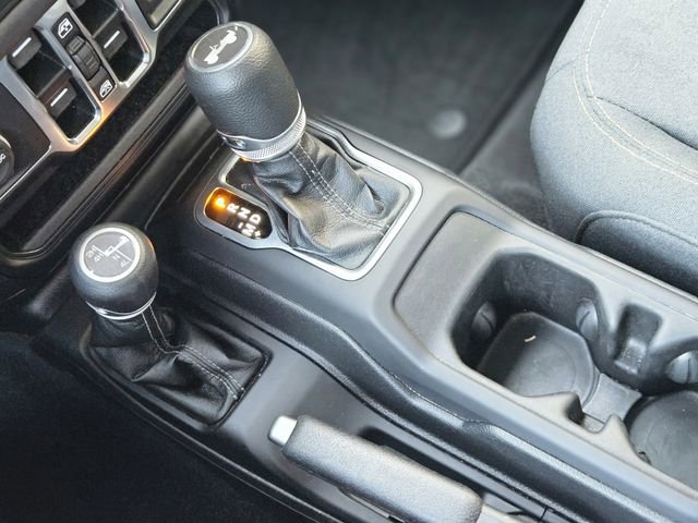 Used 2025 Jeep Wrangler Sahara image 25