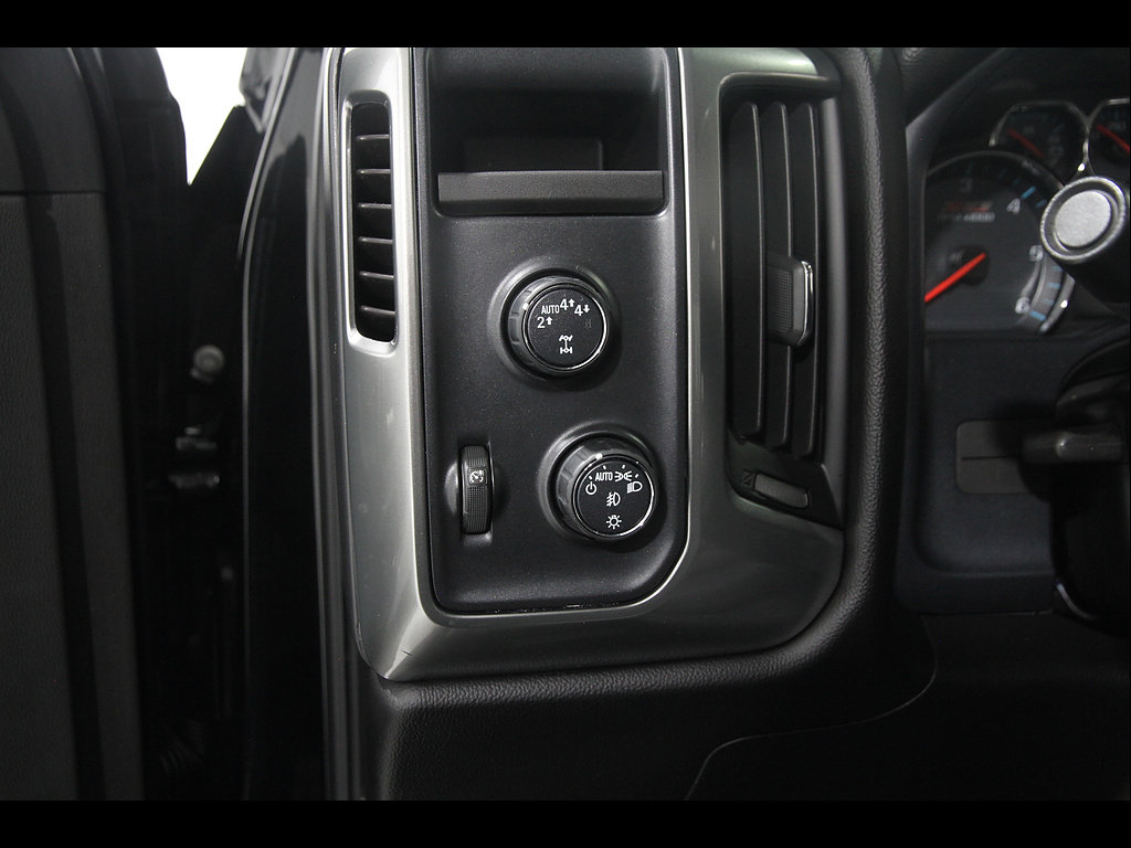 Used 2018 Chevrolet Silverado 1500 LT w/ All Star Edition AWD/4WD image 6