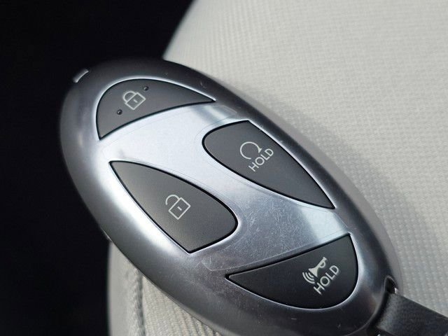 Certified 2025 Hyundai Tucson SE image 28