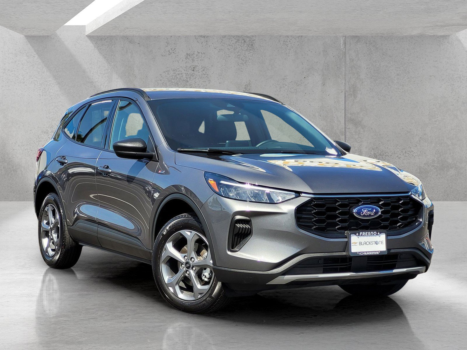 Used 2025 Ford Escape ST-Line AWD/4WD image 2