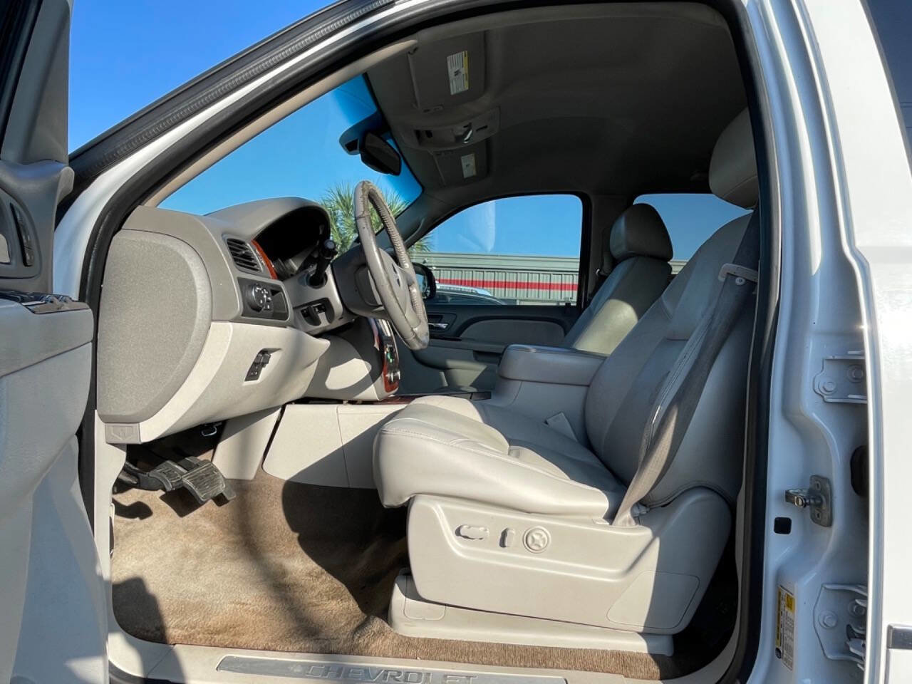 Used 2011 Chevrolet Tahoe LTZ RWD image 9