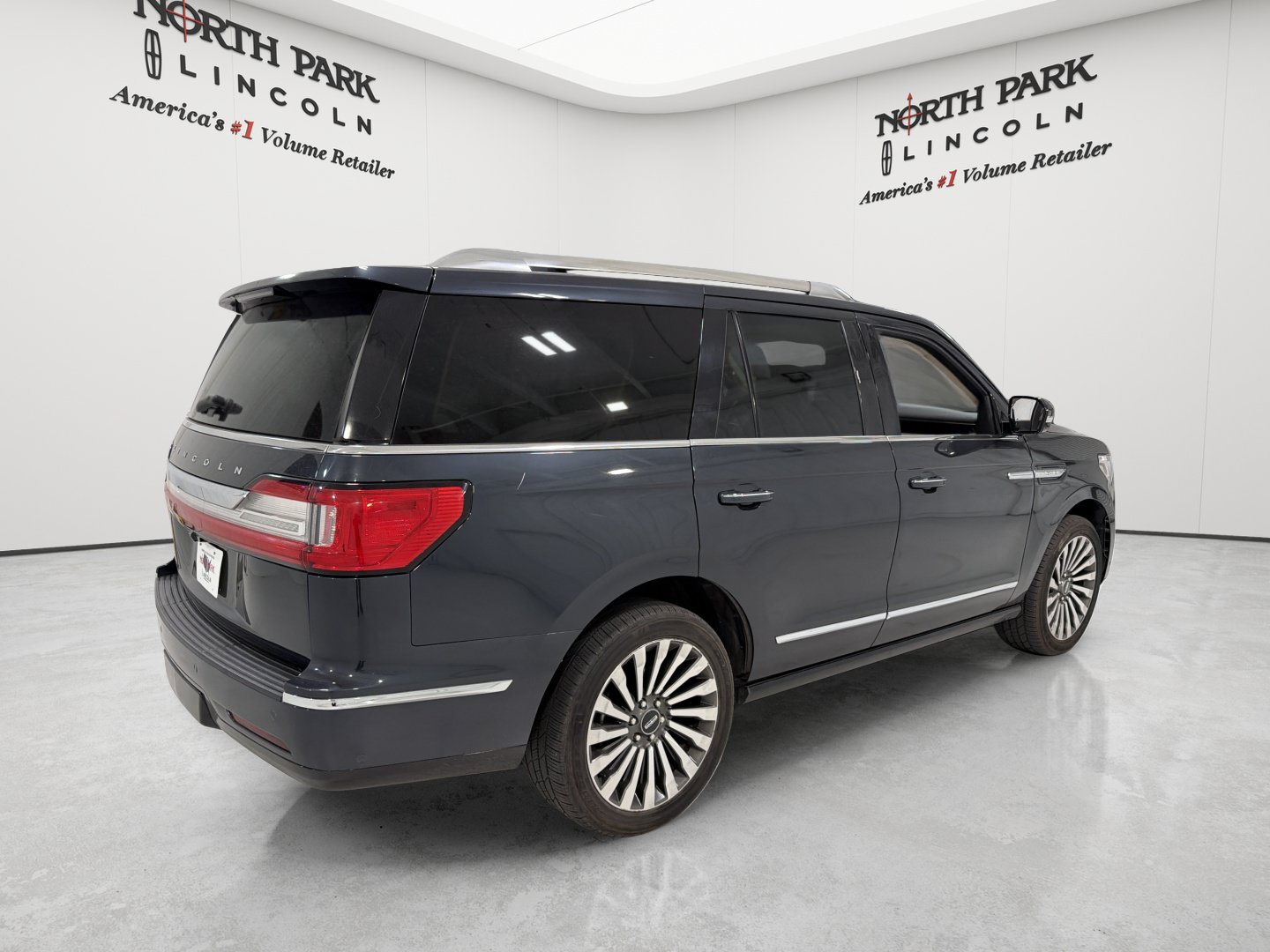Used 2021 Lincoln Navigator Reserve w/ Luxury Package AWD/4WD image 5